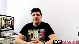 Hung & lustful twinks love celebrating in style