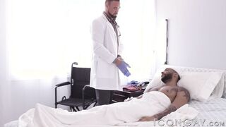 Ebony stud Jaxx Maxim pounds his doc Michael Roman