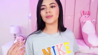 #brunette #prretygirl #prettylook #cantando #sensual #athletic #latin #sweetsmile