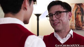 Beefy Archie Paige shoves his shaft into Donovans tight anus