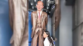 Perfect-Body Gal Penelope Woods Gives Head After A Date