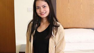 Comely Asian hottie Duai gets creampied in the bedroom